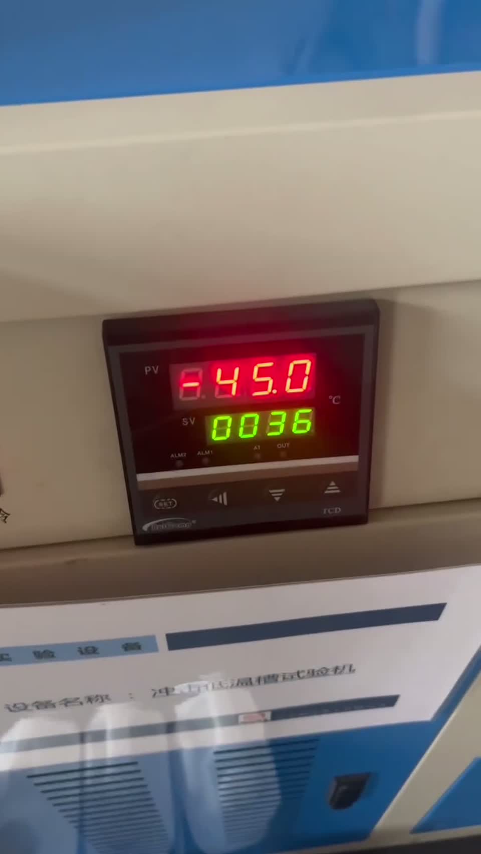 Impact testing machine and measurement gauge